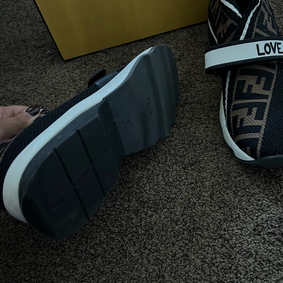 Barely worn. Come with original packaging - Picture 4 of 5